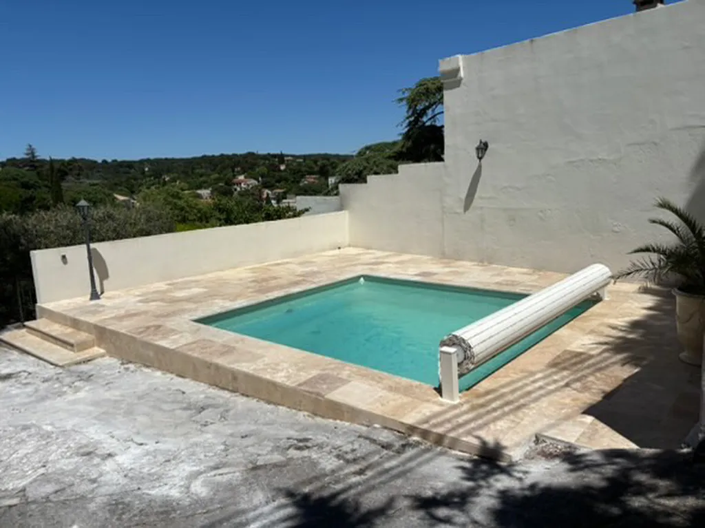 TERRASSE PISCINE / DALLAGES EXTERIEUR EN TRAVERTIN BEIGE SECOND CHOIX MIX AU FORMAT 61 * 40.6 * 1.2 CM