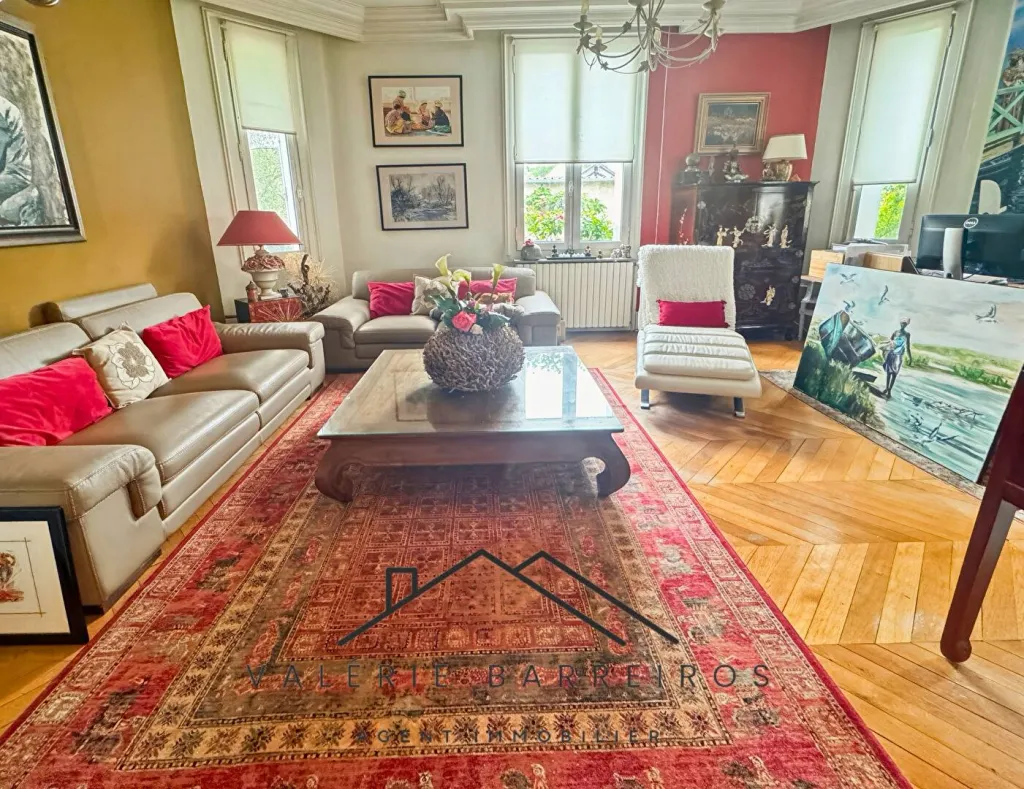 A saisir sur la commune de ST AUBIN LES ELBEUF 76410 maison de caractère de 224 m² édifiée sur 890 m²