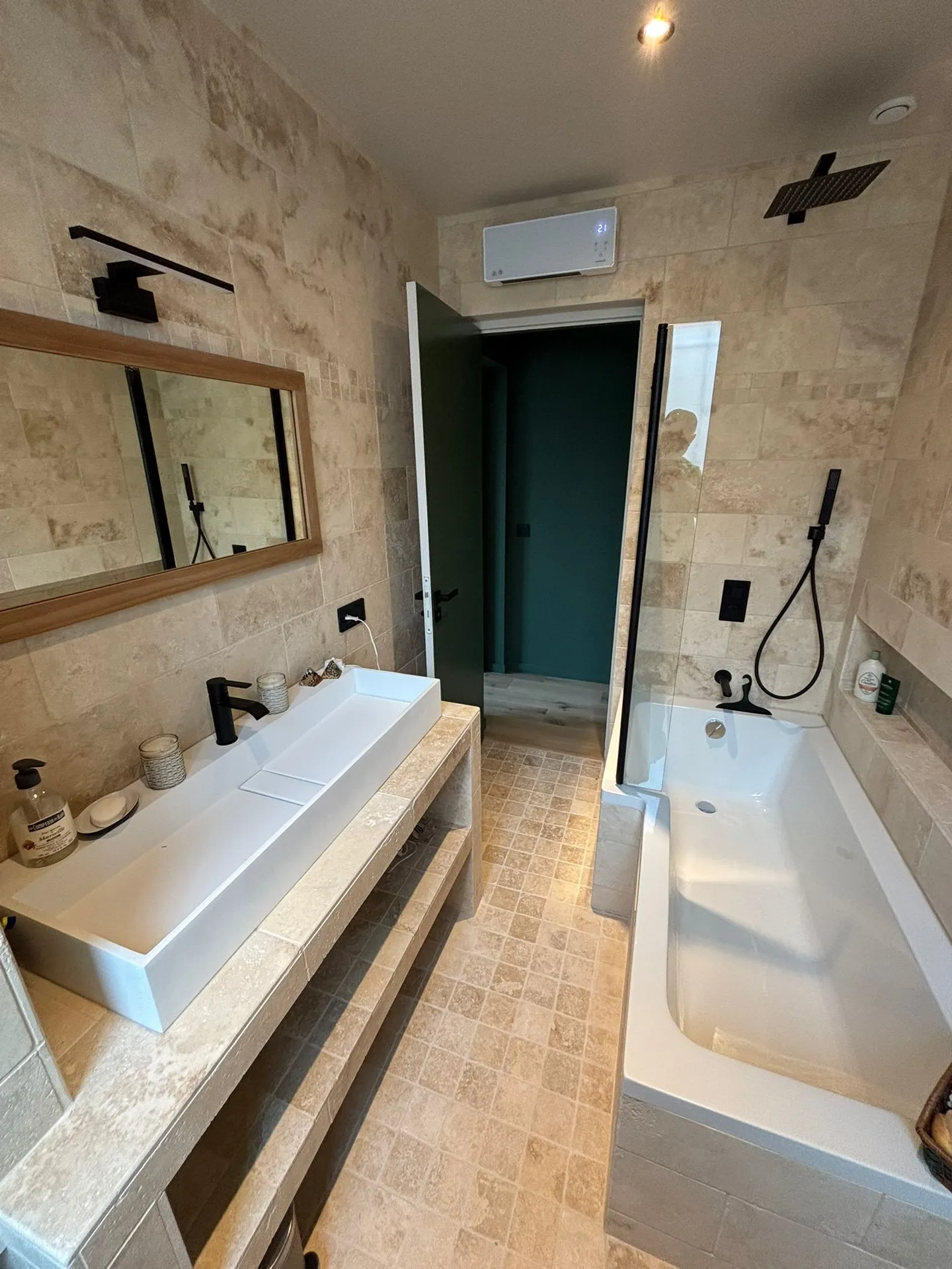 ravaux de rénovation et extension avec des architectes d'intérieur à Marseille: salle de bain style provence