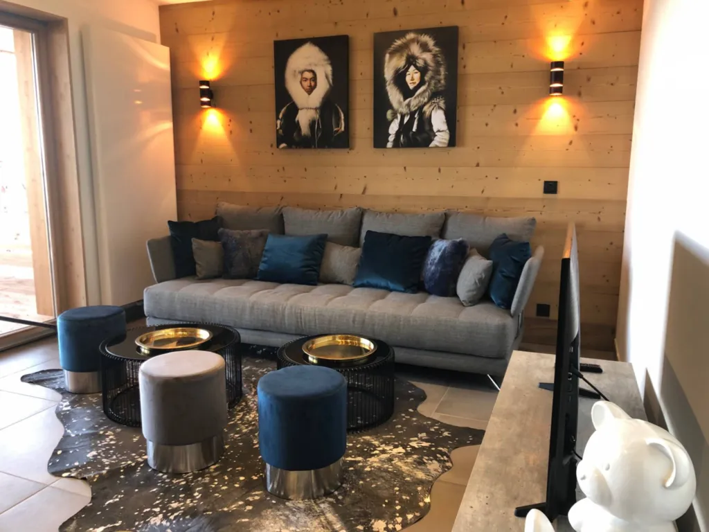 Vente d'un appartement T4 d'exception ski au pied meublé et décoré par un architecte d'intérieur au cœur de la station ARC 1800