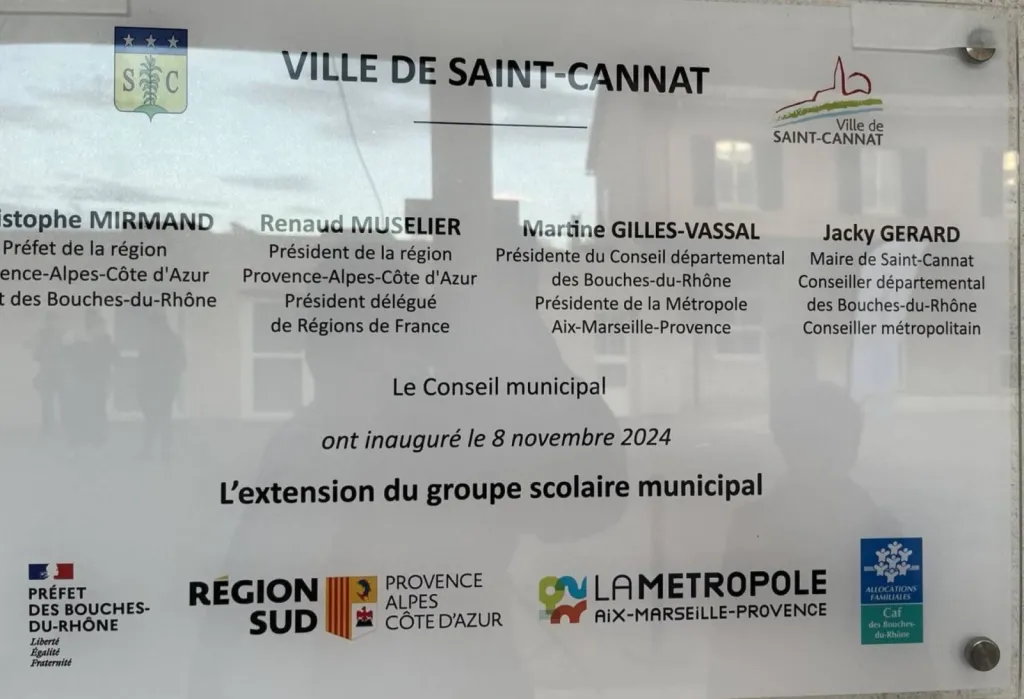 Inauguration officielle du groupe scolaire de la gare à Saint-Cannat avec l'élévateur vertical extérieur d'Oval'Access