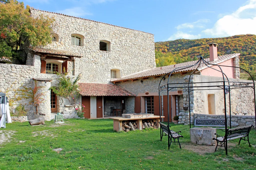 Mas restauré à vendre en Provence par ROSIER