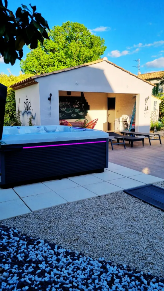 Spa Makalu 5 places : un concentré de technologie et de confort à Caveirac