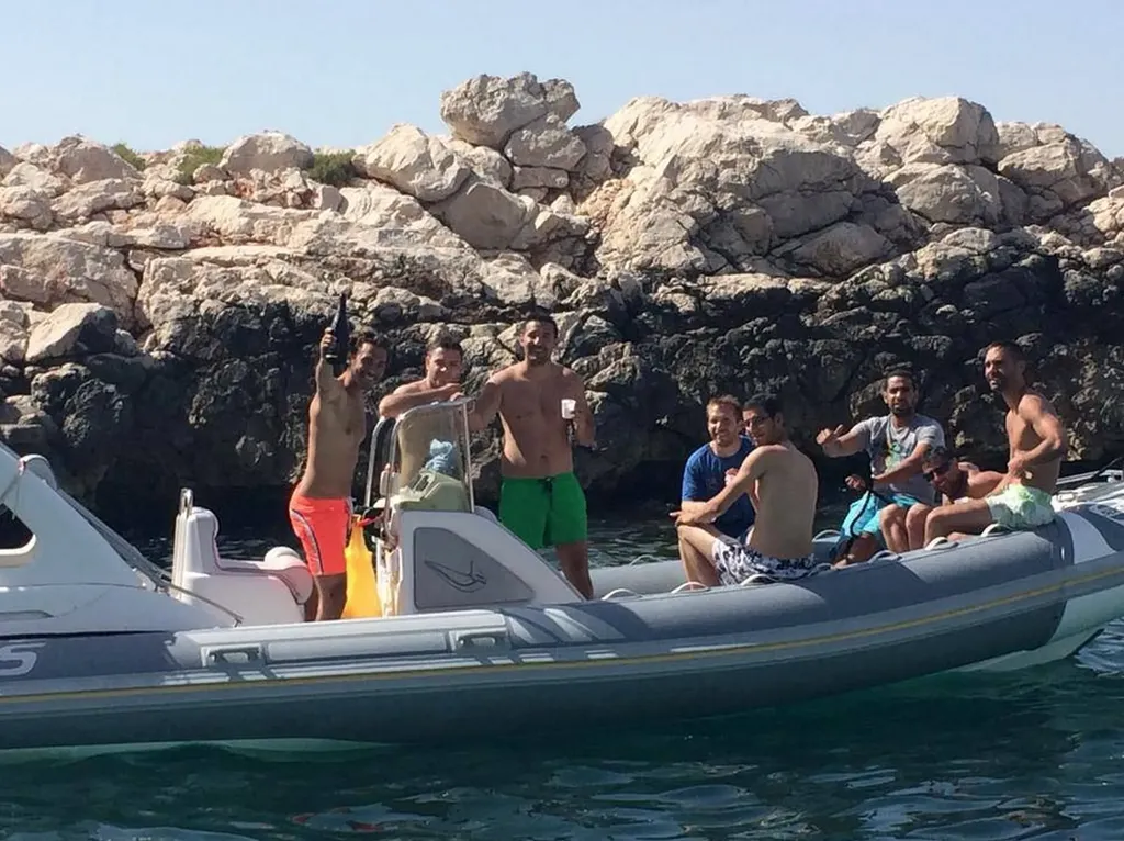 semi rigid boat cruising Calanques cliffs
