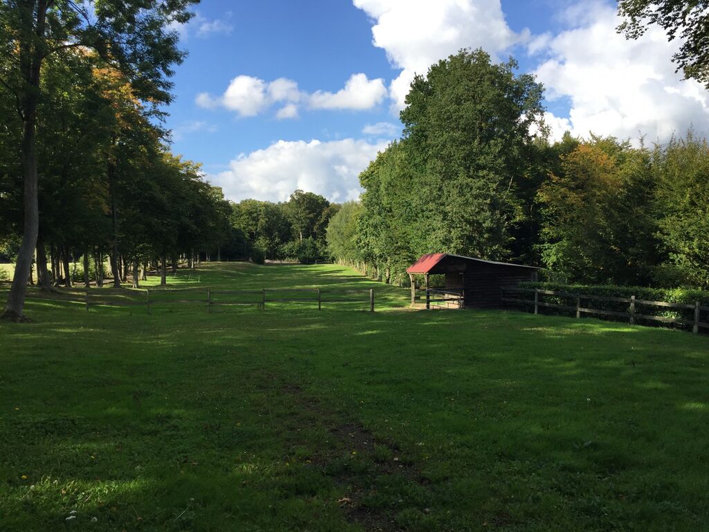 Recherche Manoir avec ses dépendances saines, Region DEAUVILLE