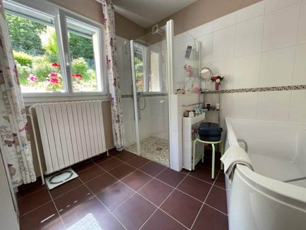 maison avec cuisine aménagée