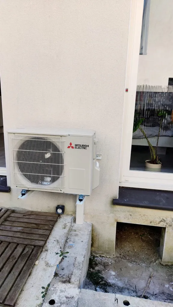 Climatiseur mono-split Mitsubishi HR 2.5 Kw mural réversible avec installation par artisan RGE Qualipac et devis gratuit à Béziers 34500 proche de Sérignan dans l'Hérault