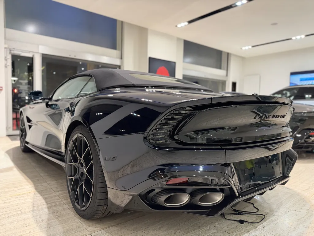 Aston Martin Vanquish Volante Pose de film PPF haut de gamme à Lyon Proche Tassin la demi lune 