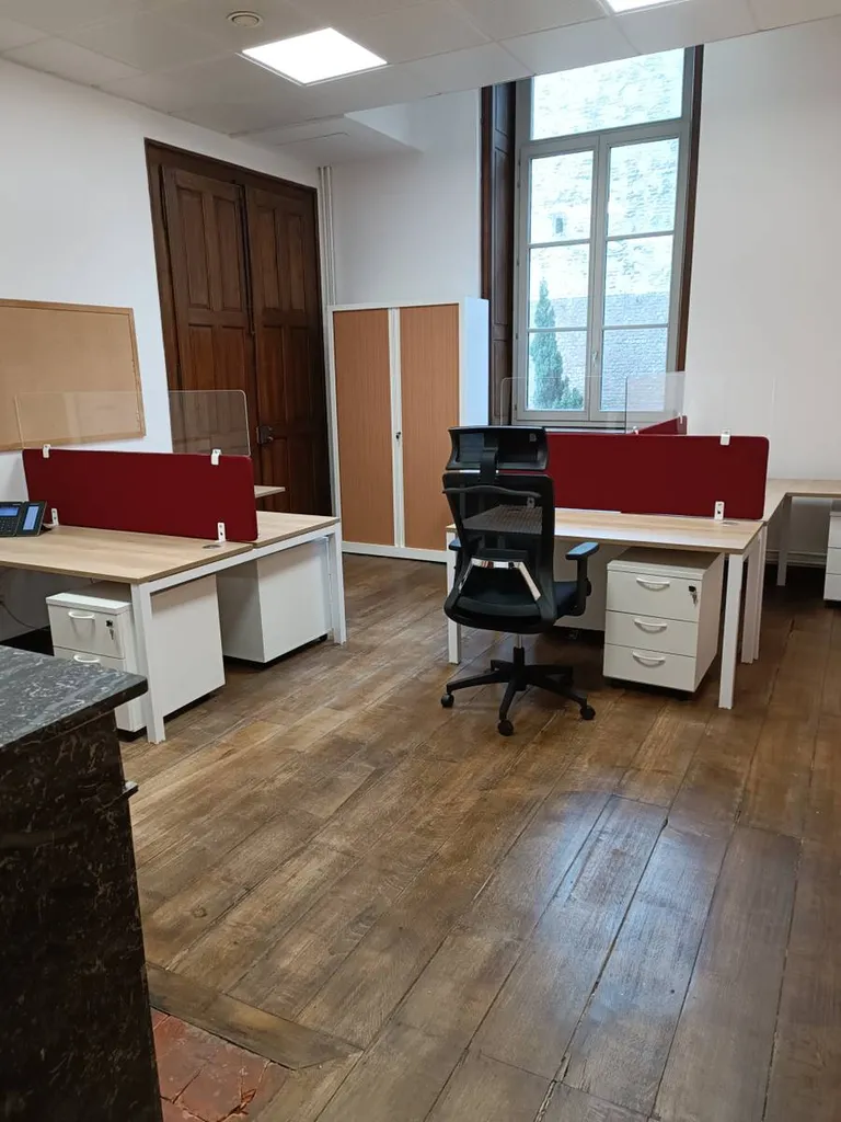 Aménagement de bureaux partagés face à face à Lille