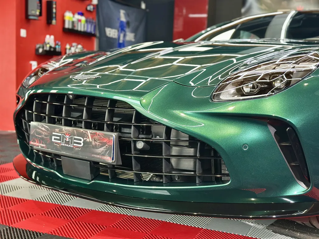 protection carrosserie PPF traitement céramique sur Aston martin Vantage Lyon 