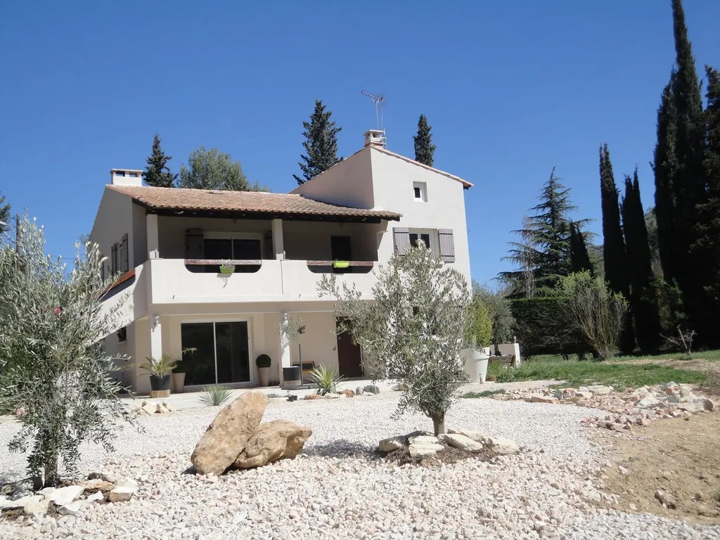 MAISON 5 Roquefort La Bédoule  Cadre Verdoyant sur 8000m² plat
