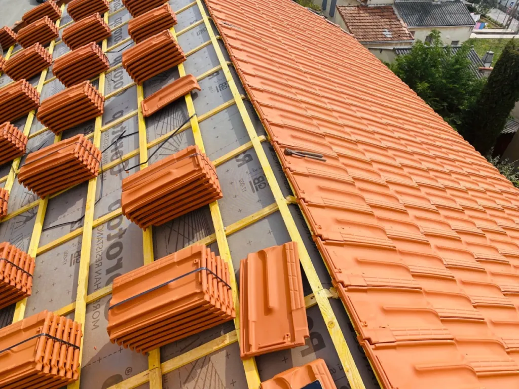 Réfection d’une toiture en tuiles plates de Marseille sur Port de Bouc près de Martigues