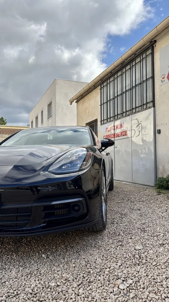 Réparation des pare-chocs d’une Porsche Panamera Sport Turismo réalisée dans notre atelier de Carnoux proche de Cassis