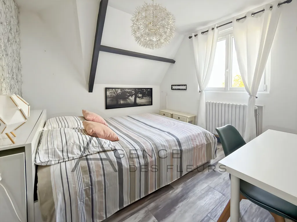 A vendre maison de 185 m² édifiée sur un terrain de 3249 m² située dans la commune ST PIERRE DES FLEURS 27370