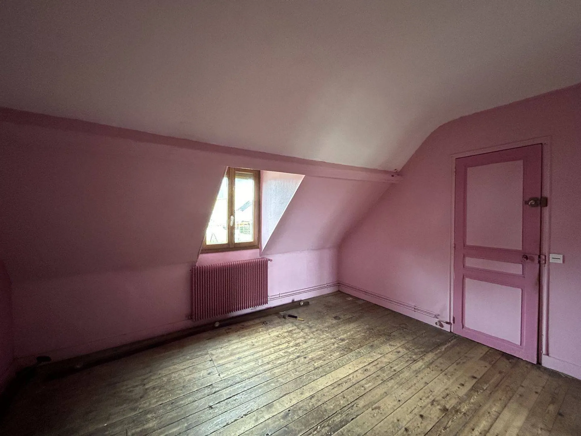 Maison de ville avec potentiel – À 5 minutes de Dieppe, jardin et garage inclus