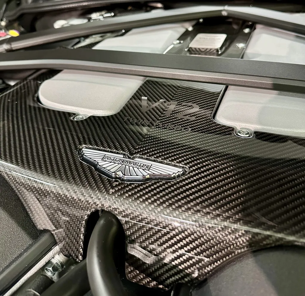 Traitement céramique Lyon protection carosserie Aston Martin Valour 