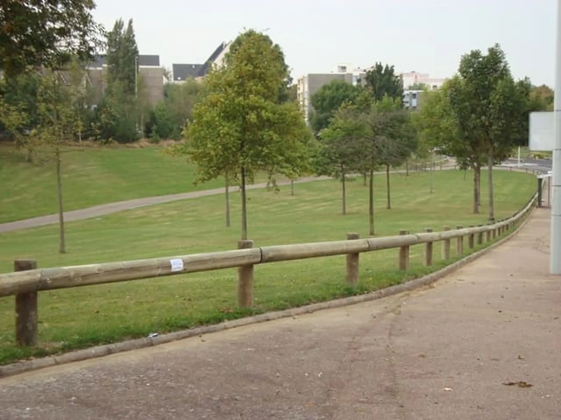 Pose de Clôture en bois collectivité, Lisses Basses de Voirie et Barrières Forestières au Havre et sa région ou agglomération en Seine-Maritime 76