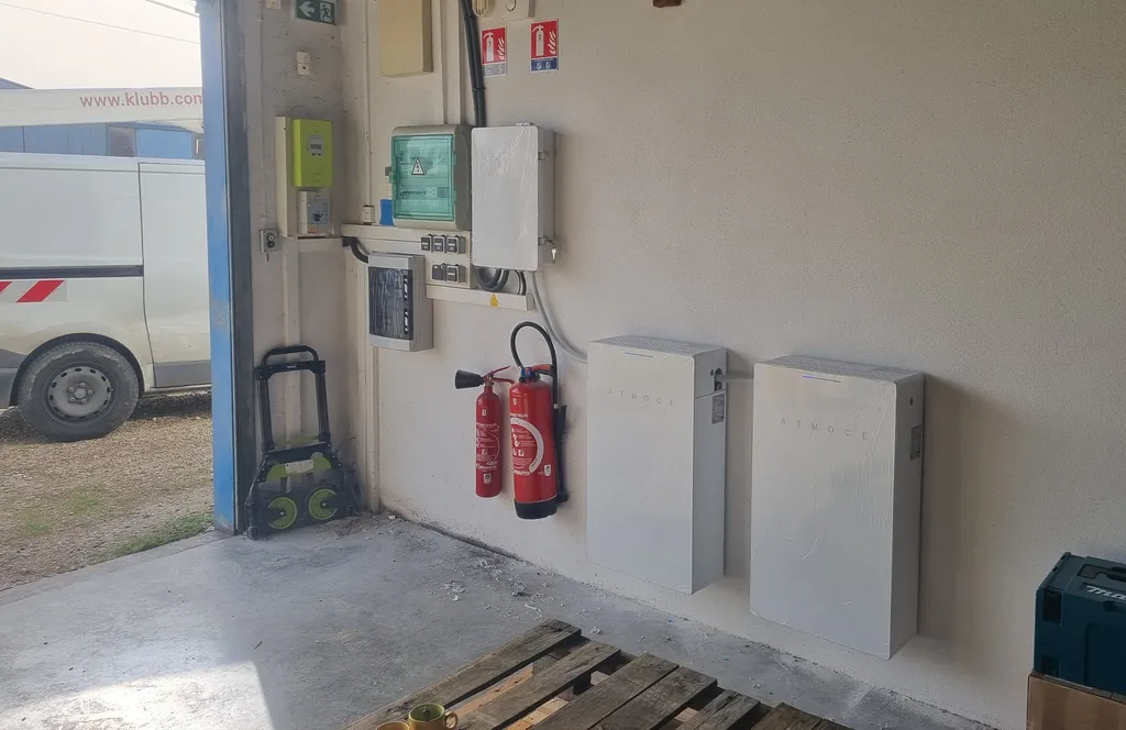 BST ENERGIE conçoit et installe une centrale photovoltaïque de 27 kWc avec stockage sur la toiture d'une brasserie et son atelier à Royan