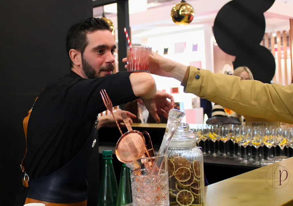13 mai, Journée mondiale du Cocktail : Notre Animation Bar à Flair pour vos événements d’entreprise à Paris