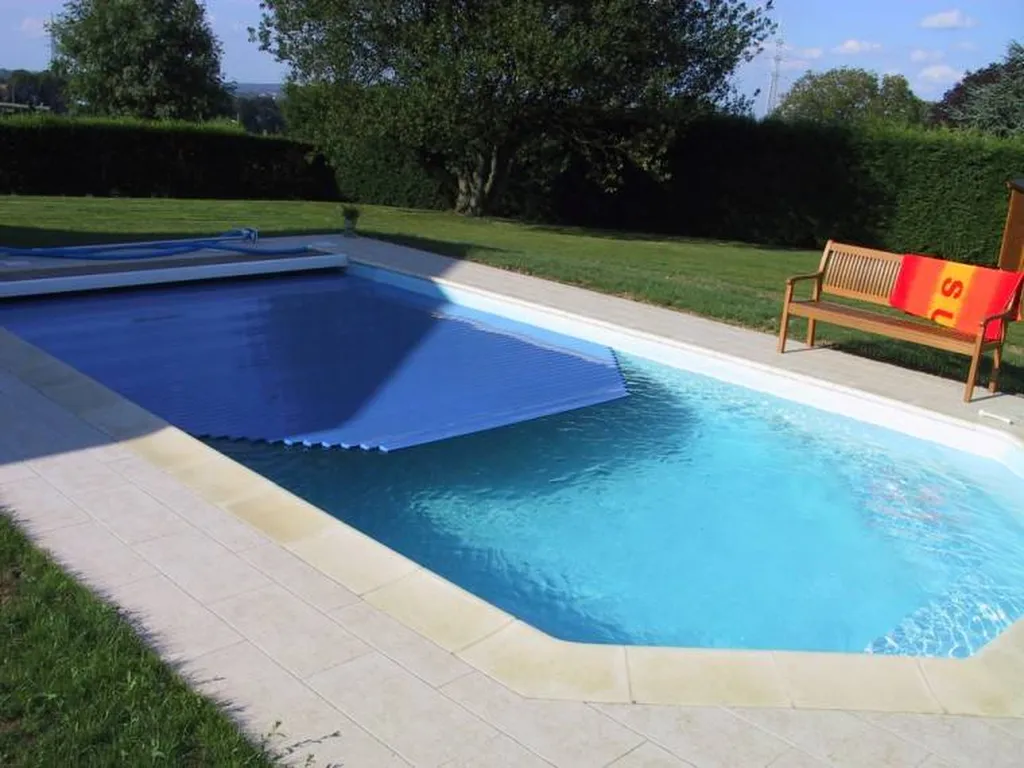 piscine vue biais avec terrasse