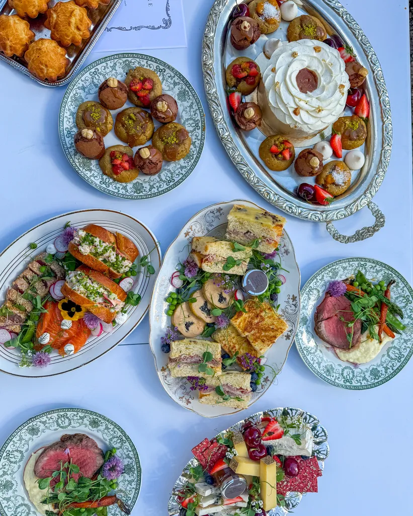 Traiteur événementiel à domicile à Lyon et dans toute la région Auvergne-Rhône-Alpes : menu gastronomique sur mesure livré chez vous, de 1 à 500 personnes