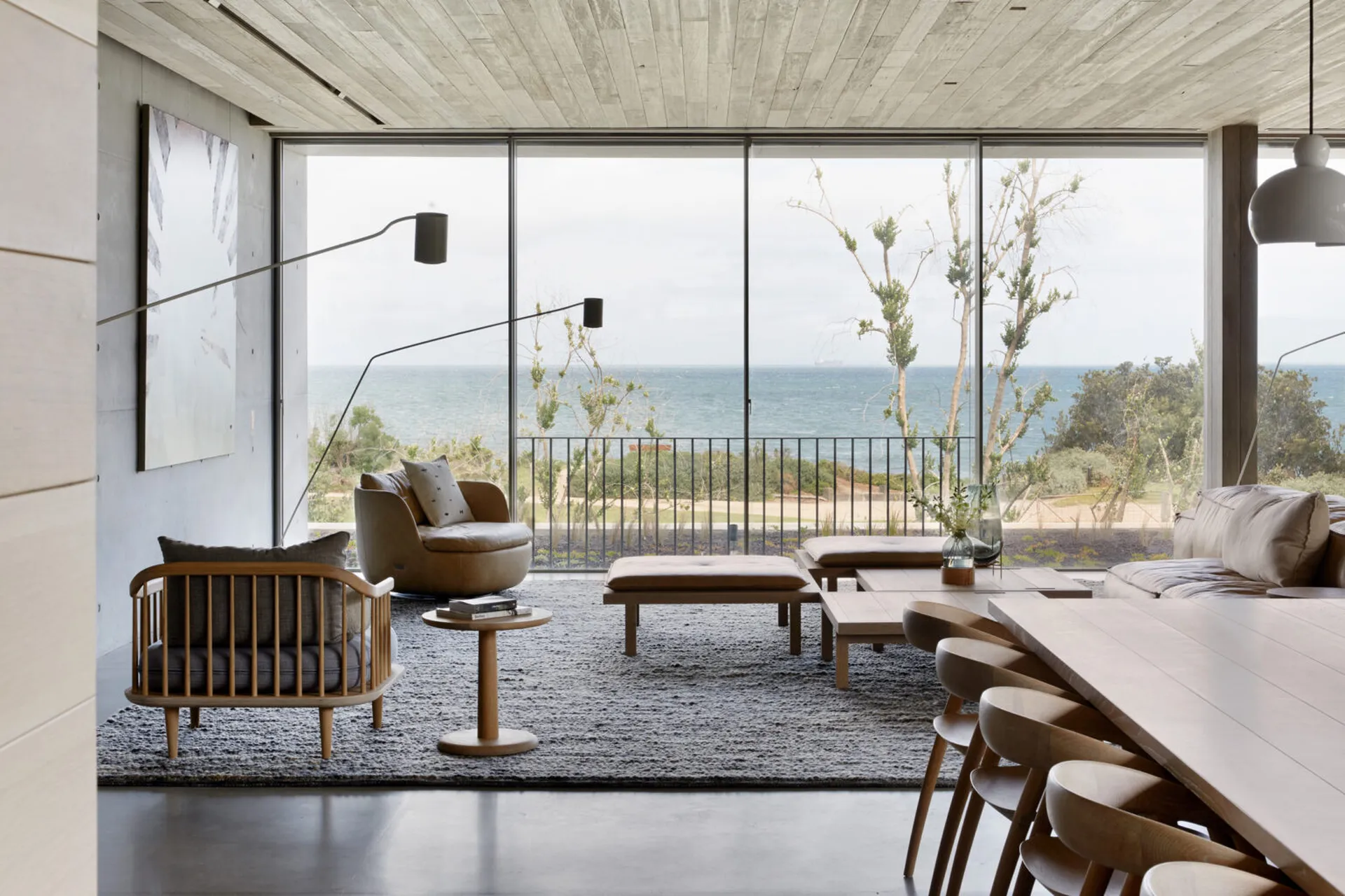 Installation de coulissant minimaliste en aluminium sur mesure dans le 83 (Ramatuelle)