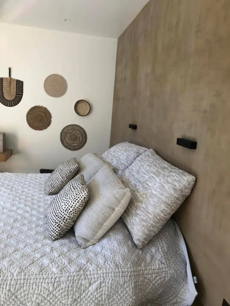 Réalisation mur en Béton ciré TERRE DU MONDE