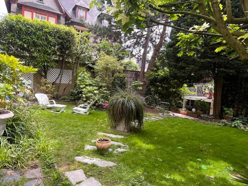 Situé au 05 rue du Donjon à Rouen