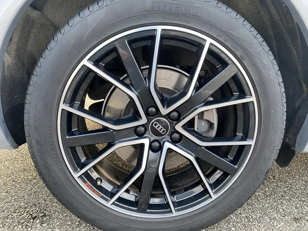 Audi Q5 d'occasion hybride à vendre proche du Havre : performance, confort et Crit'Air 1 garantis.