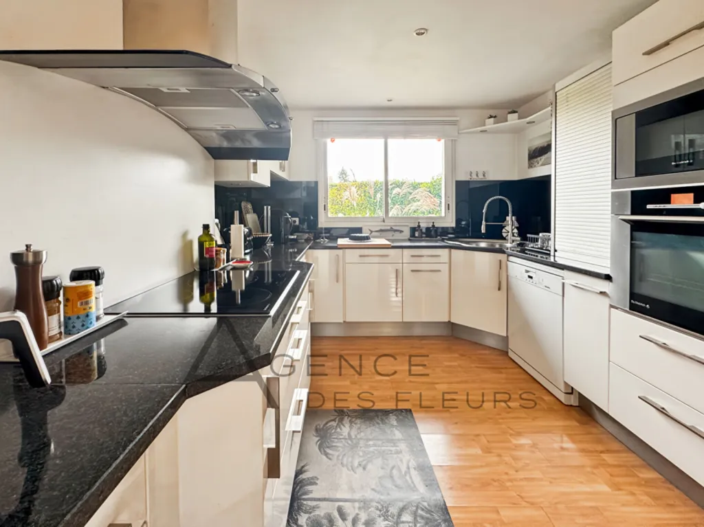 A vendre, maison d'architecte d'exception de 235 m² sur un terrain de 1300 m² située à La Londe