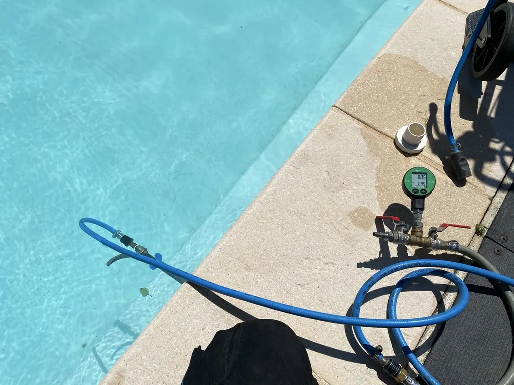 Faire identifier l'origine d'une fuite sur piscine coque polyester à Vierzon dans le 18 sans casse ni vidange