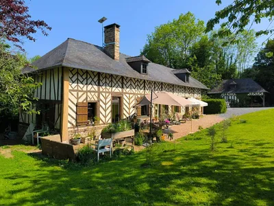 A VENDRE - BONNEVILLE-LA-LOUVET (14130), AUTHENTIQUE MAISON NORMANDE DE 130 M² HABITABLE, 3 CHAMBRES, TERRAIN DE 1.4 HECTARES ET DEPENDANCE.