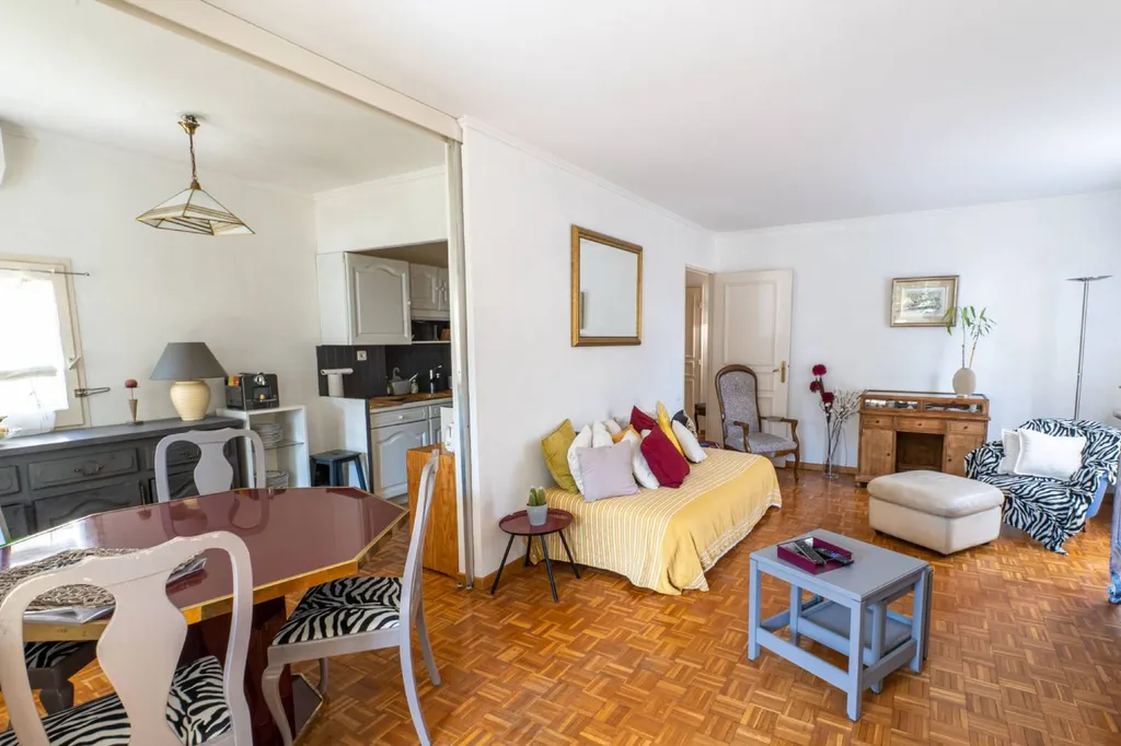 Appartement Cassis  T4 en rez-de-chaussée surélevé avec loggia dans résidence sécurisée avec parking