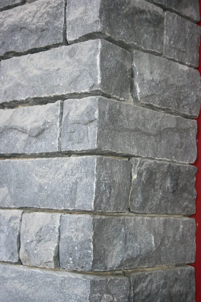 Façade et parement en pierre naturelle : revêtements muraux pour intérieur et extérieur