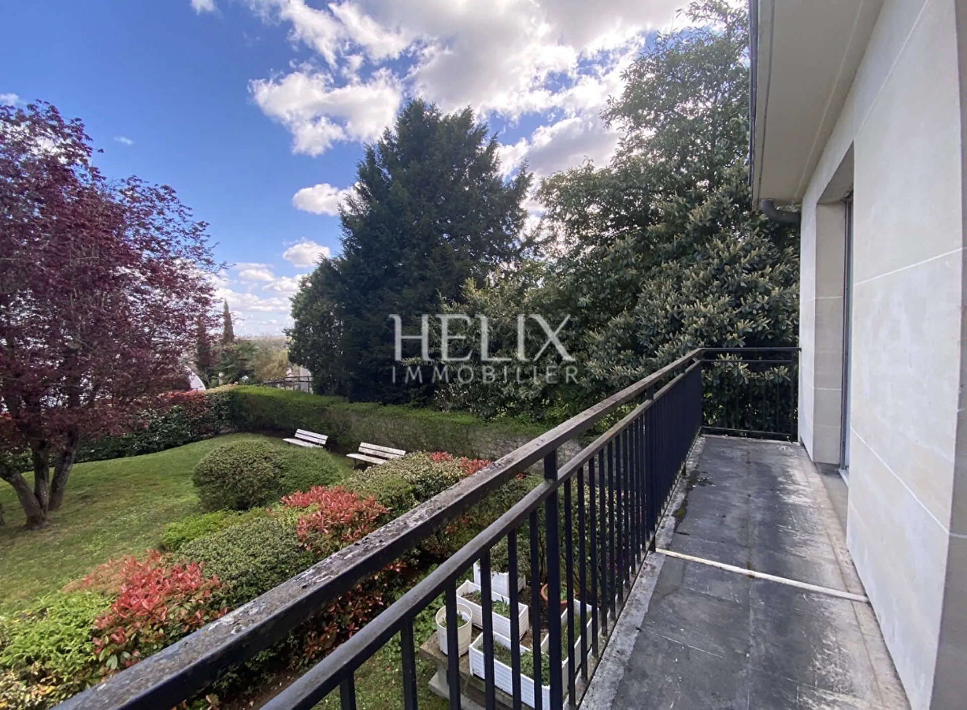 A Saint Wandrille , à 10 minutes à pied du RER A, bel appartement de 3 pièces avec balcon et hobby room, parking