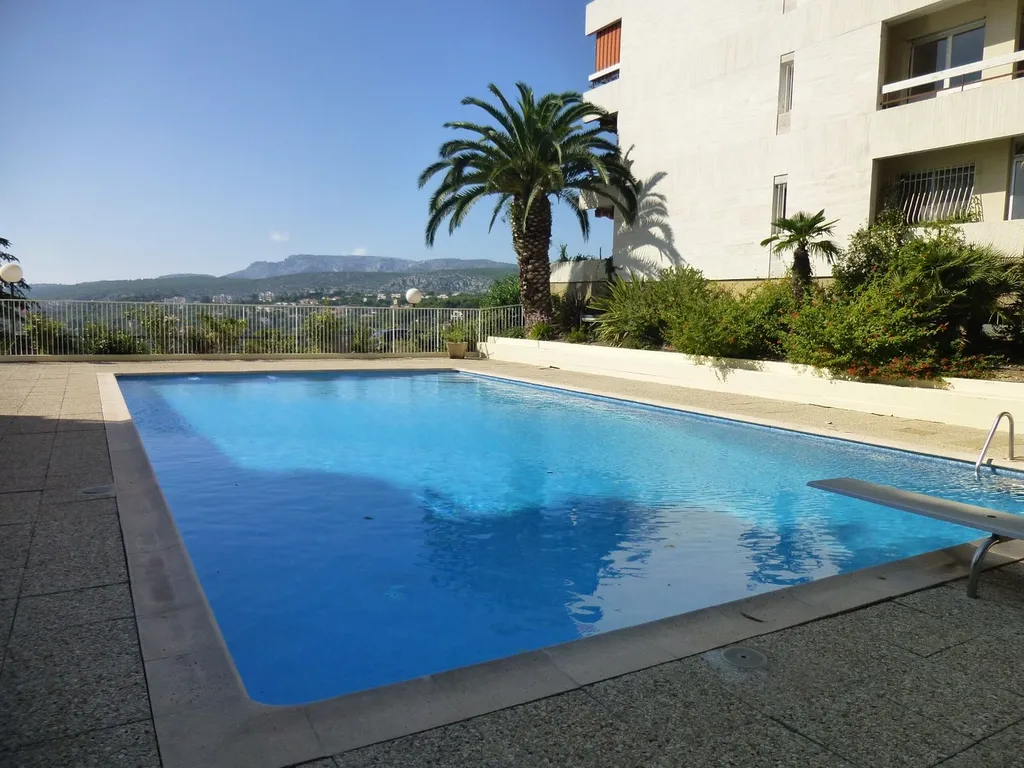 Cassis studette à vendre