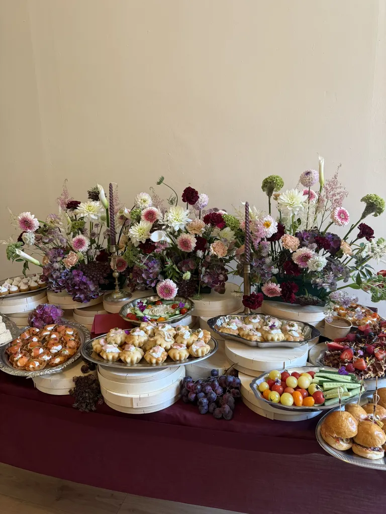 Traiteur événement entreprise à Villefranche-sur-Saône : buffet sur-mesure pour l'inauguration d'un studio de Pilates pour 40 personnes par Les Douceurs de Saison