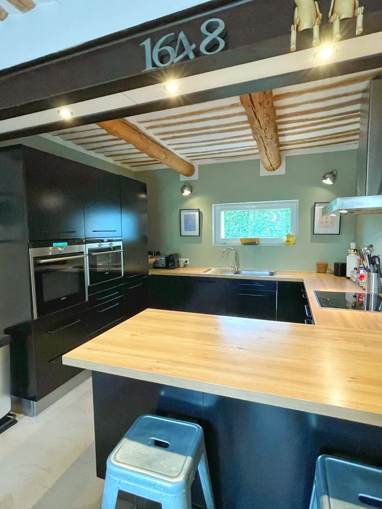 aux portes du Ventoux, élégante maison de ville du XIXème siècle entièrement rénovée    