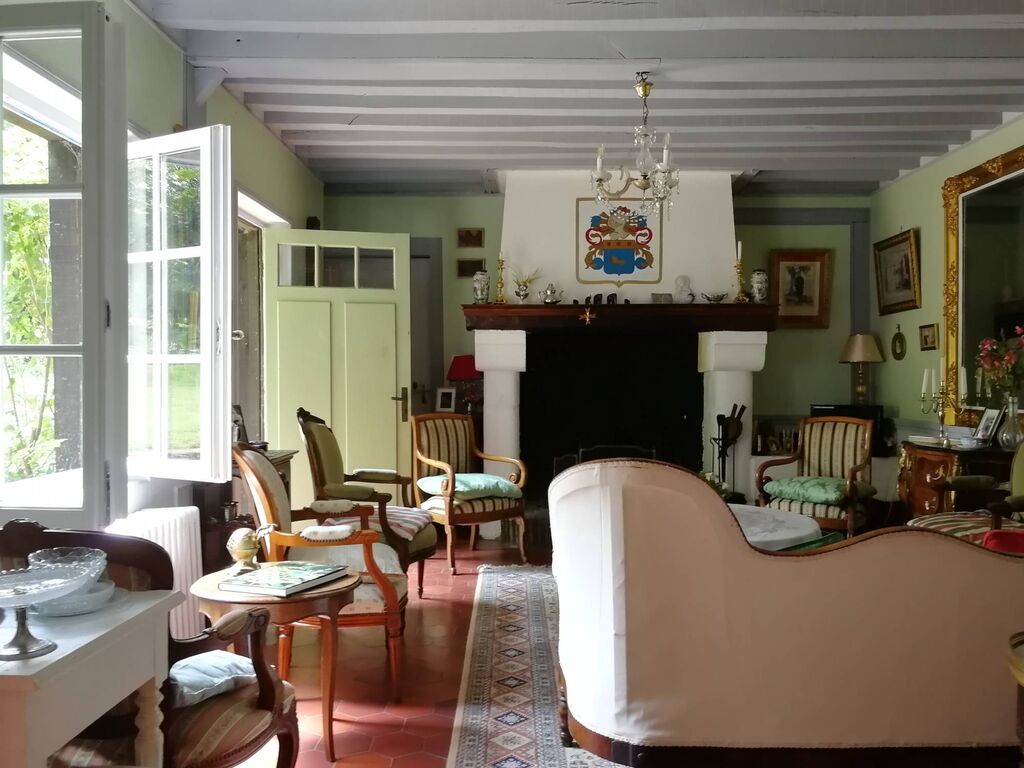 a vendre dans le pays d'Auge, maison familiale, nombreuses chambres, matériaux authentique, 40 min de DEAUVILLE