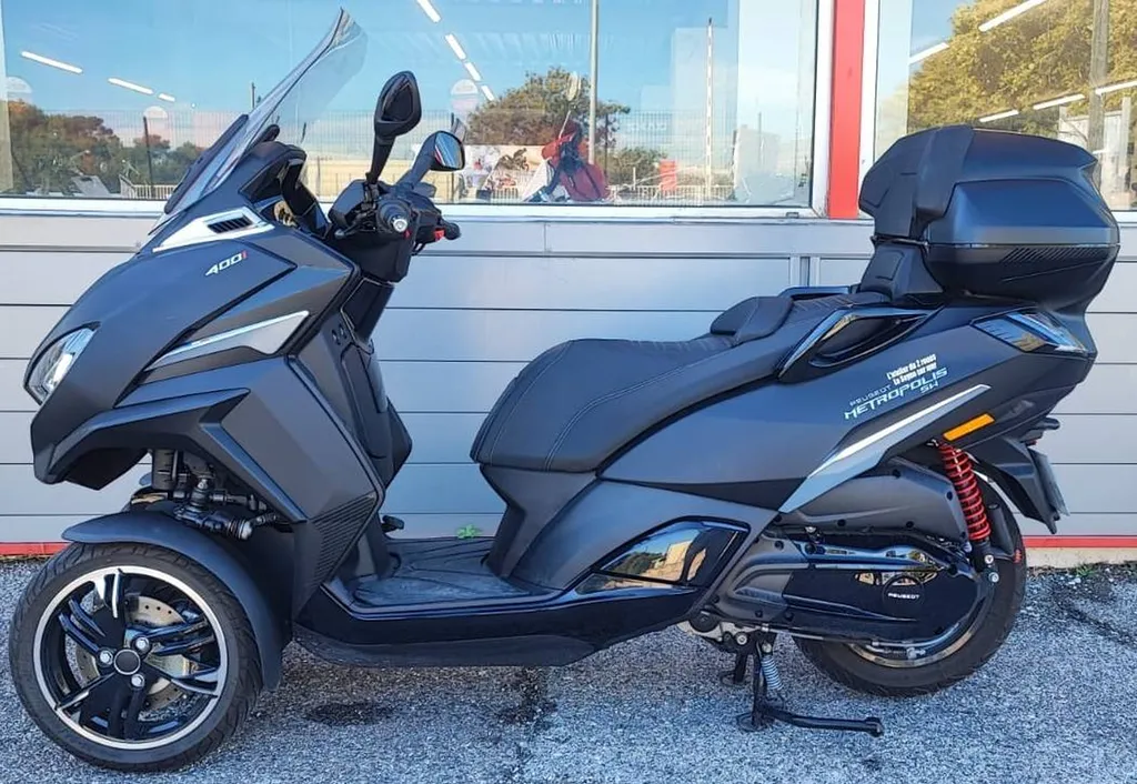 PEUGEOT METROPOLIS SW du 06/2025 avec 800 km.