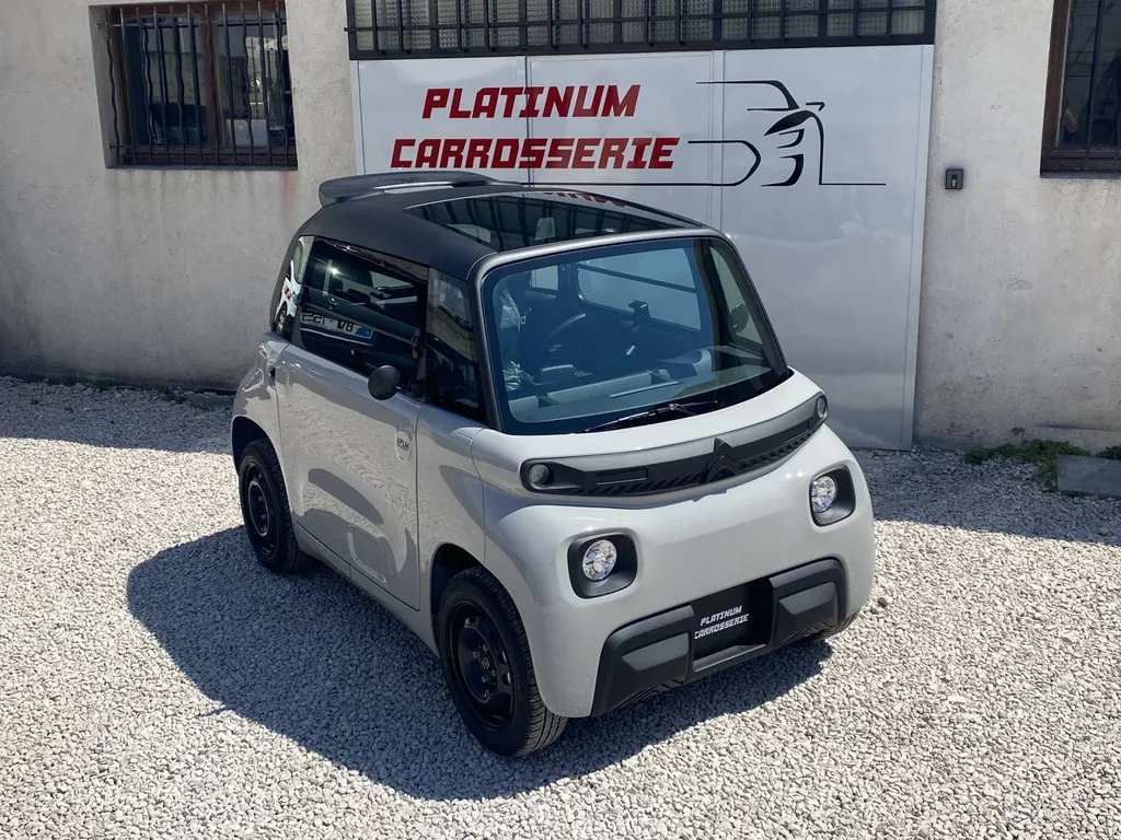 Personnalisation de voiture électrique Citroën AMI avec covering sur mesure à Marseille – Carrosserie spécialisée dans véhicules urbains à Aubagne et alentours