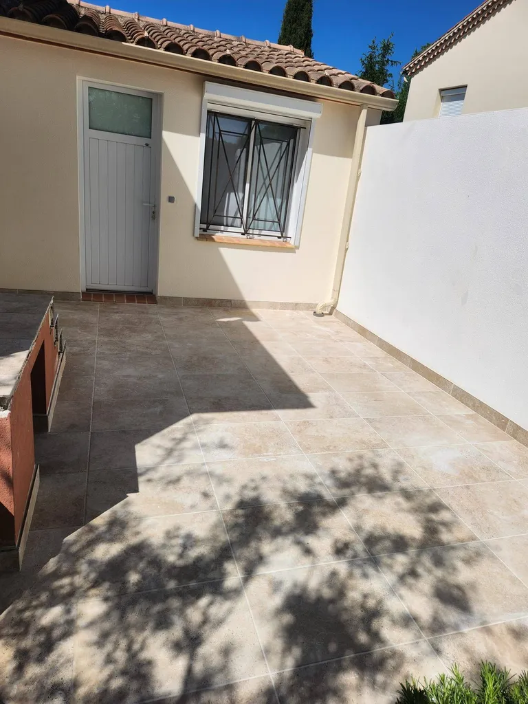 DALLAGES EXTERIEURS CARRELAGE EFFET TRAVERTIN / GRES CERAM BEIGE CANTAL SAVOIA FINITION R11 AU FORMAT 60*40*0.9CM