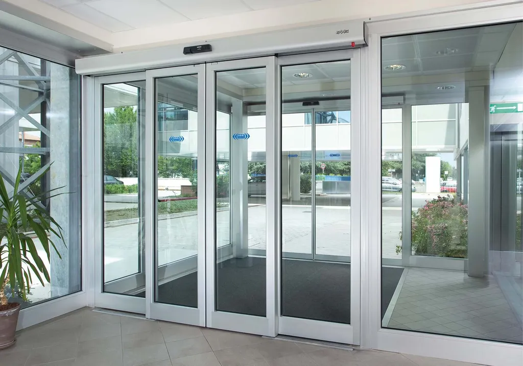 Porte automatique piétonne FAAC pour professionnels et commerces