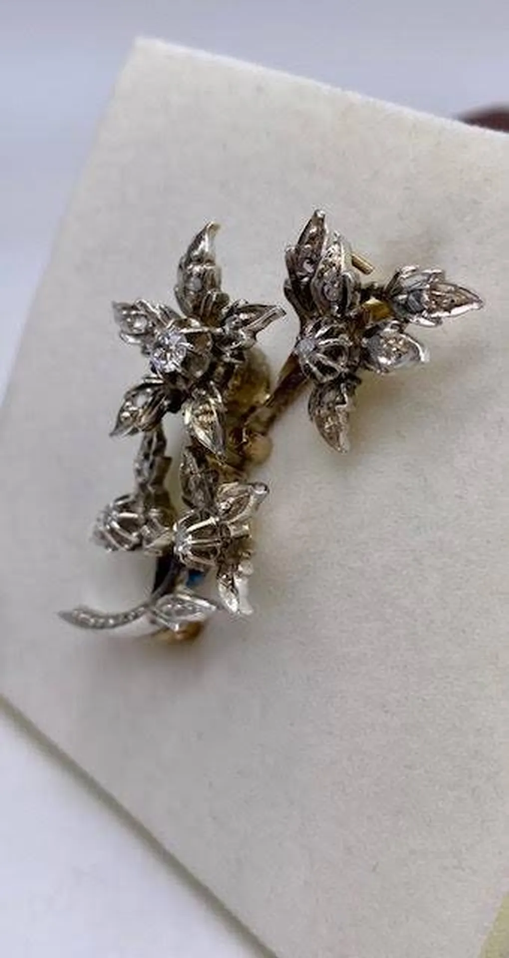 Délicatesse Éternelle: La Broche Or et Argent de chez Or Ligne