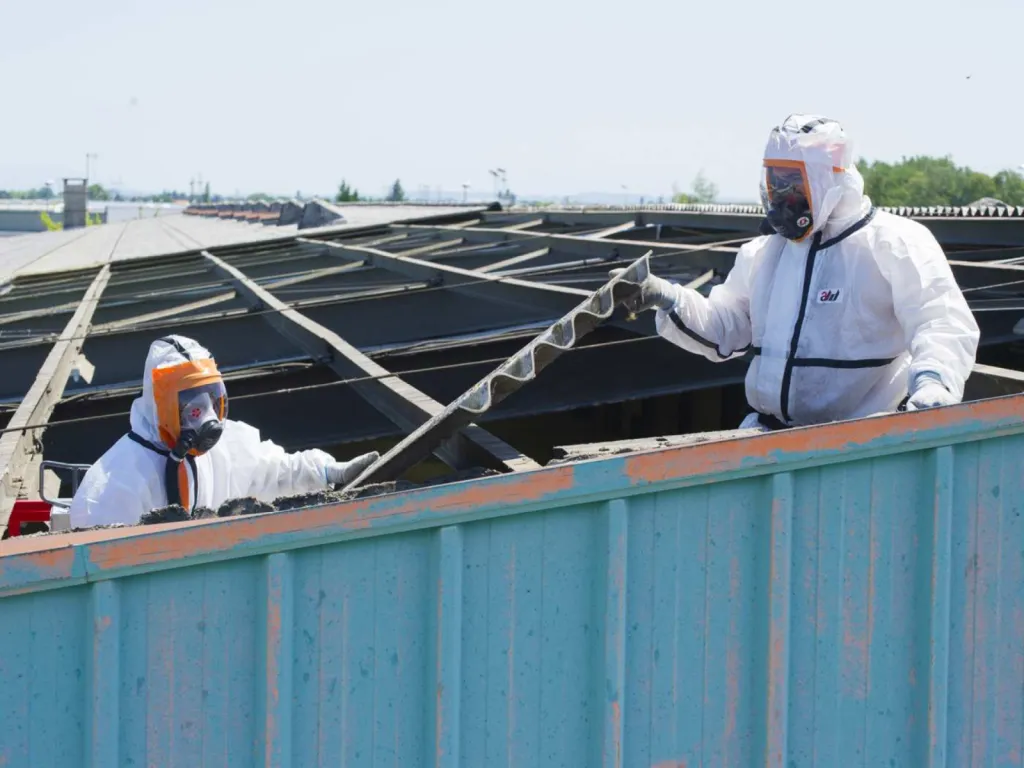 photographe chantier BTP retrait de la toiture en fibrociment