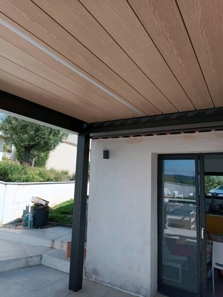 Installation d une pergola bioclimatique chez un particulier