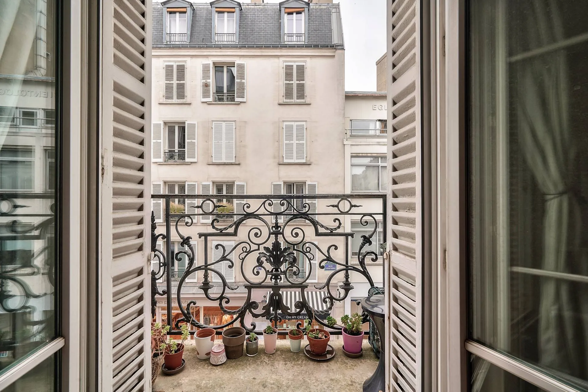 A vendre 4 pièces situé au coeur des Batignolles à Paris 75017