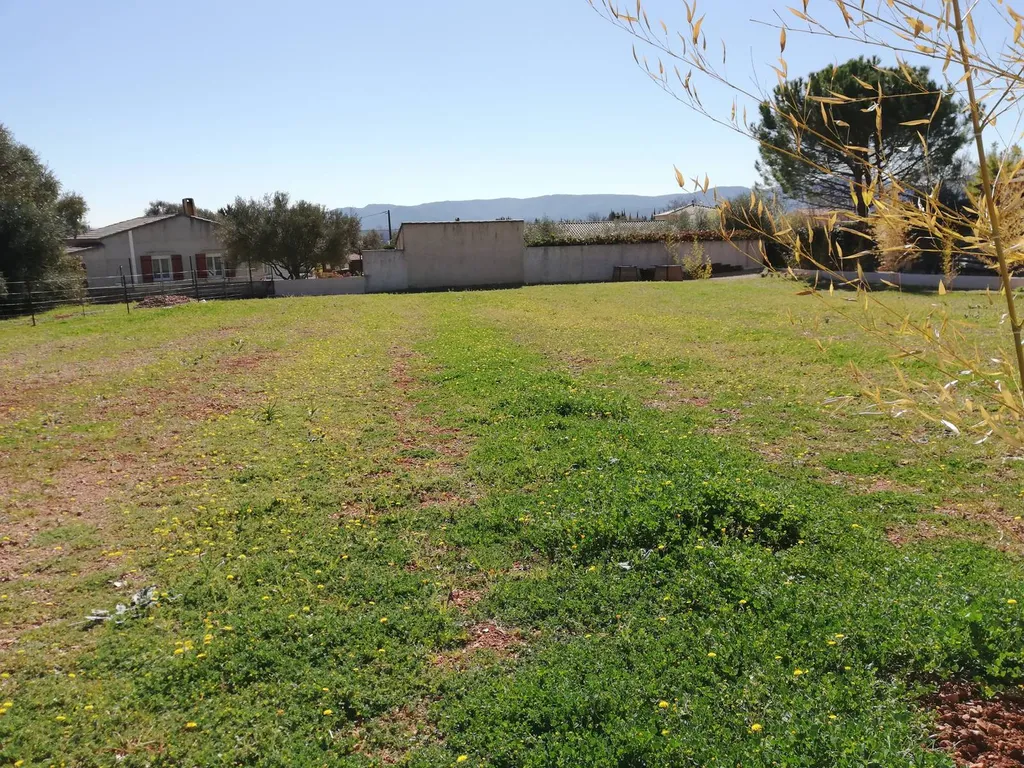 Terrain plat magnifique au Luc dans le var