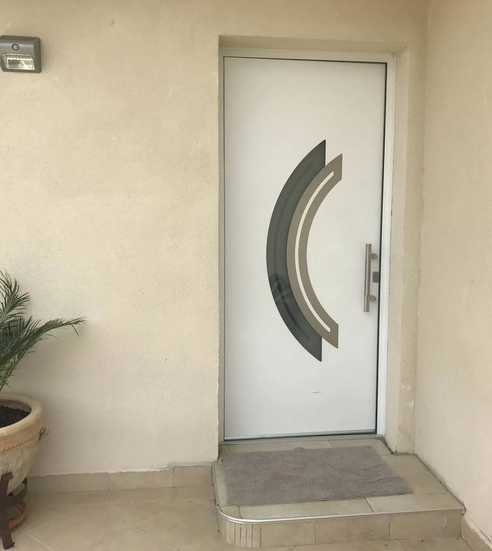 Installation porte d'entrée en ALUMINIUM sur VENTABREN