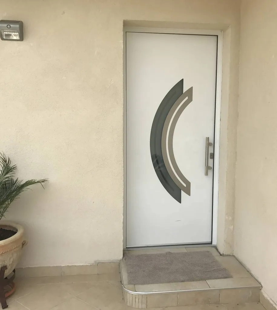 Installation porte d'entrée en ALUMINIUM sur VENTABREN